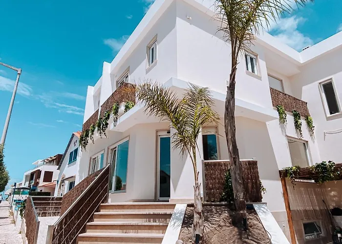 Captain Cook Ahoy Praia da Lourinha